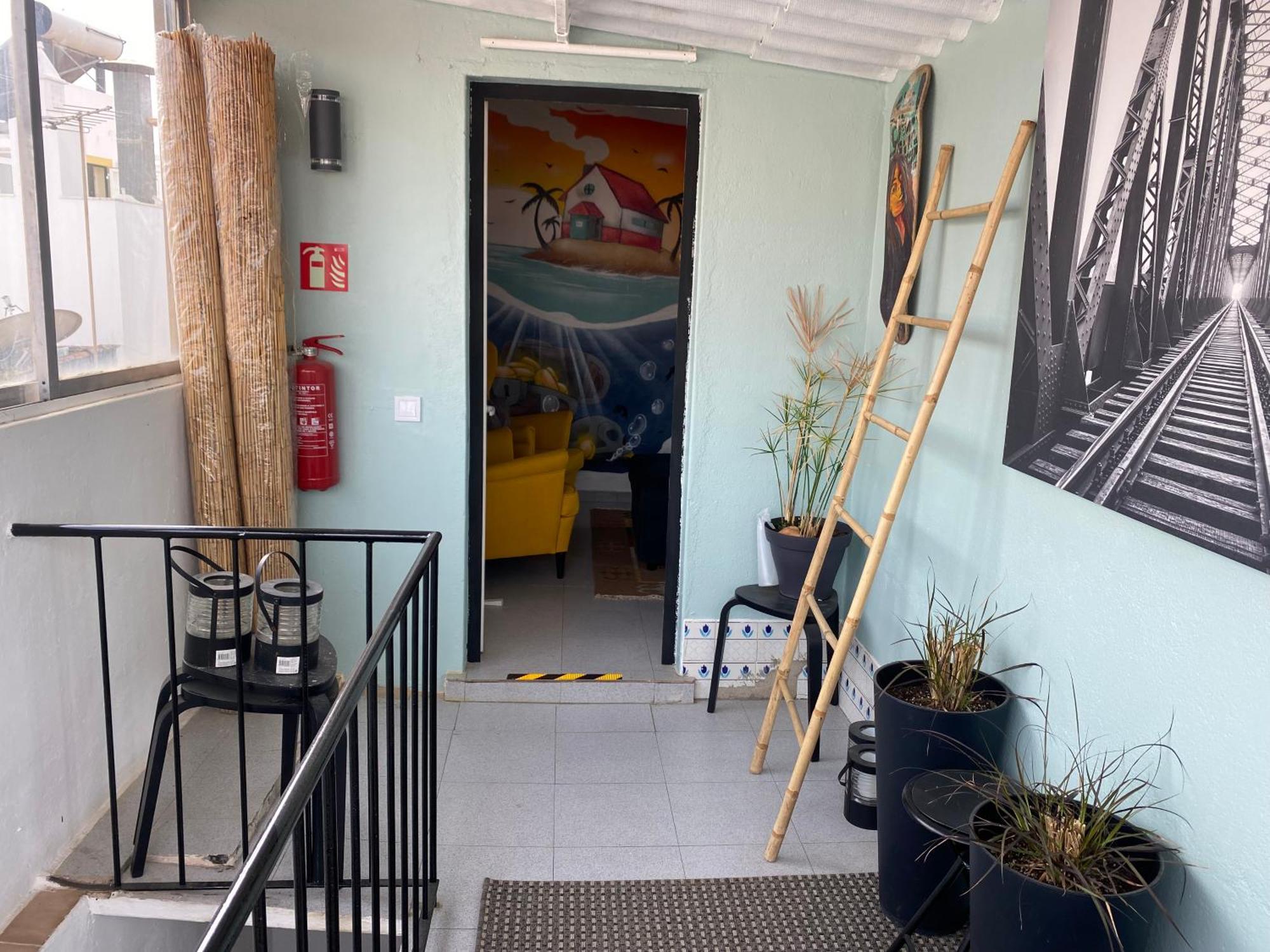 The Island Hostel & Cafe ラゴス エクステリア 写真
