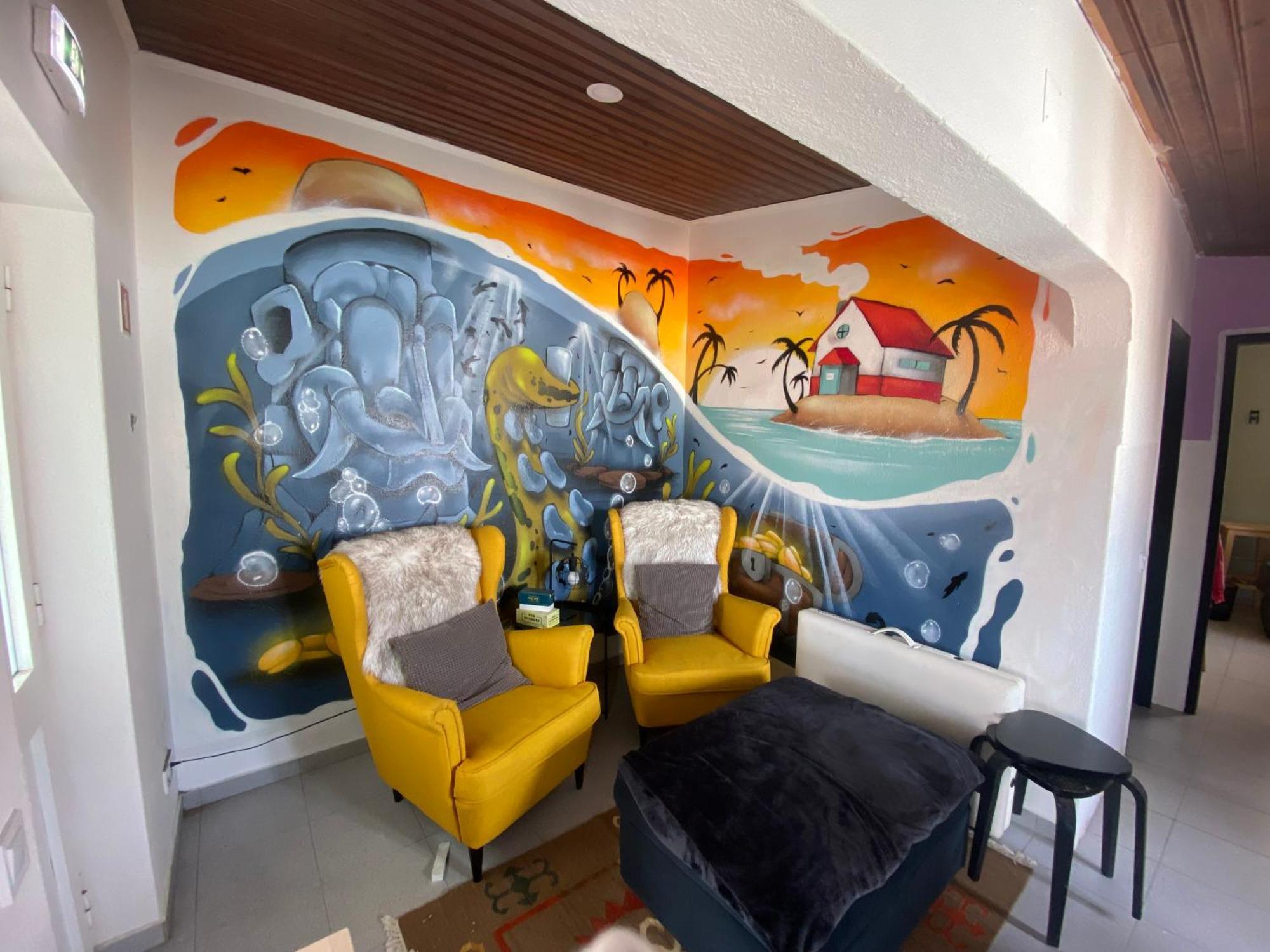 The Island Hostel & Cafe ラゴス エクステリア 写真
