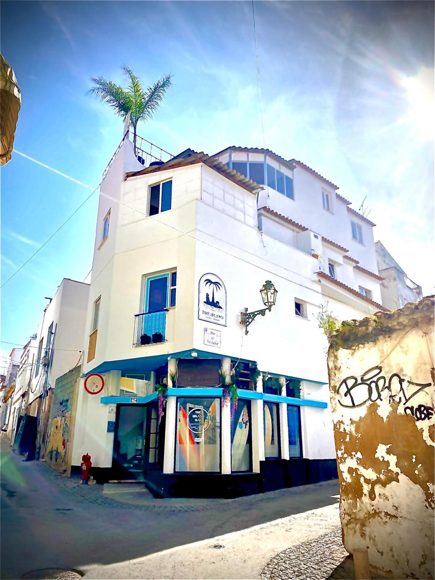 The Island Hostel & Cafe ラゴス エクステリア 写真
